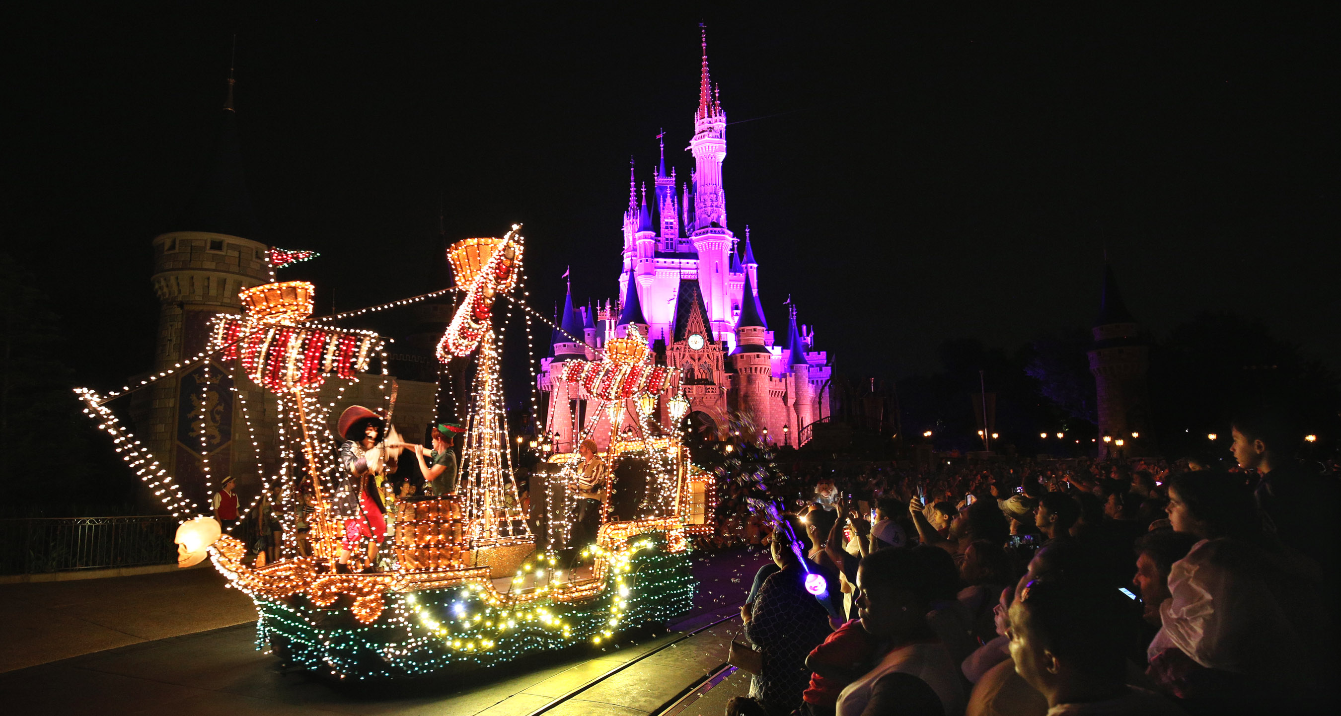 Last Chance to see Main Street Electrical Parade at Walt Disney World before it ‘Glows Away’ 